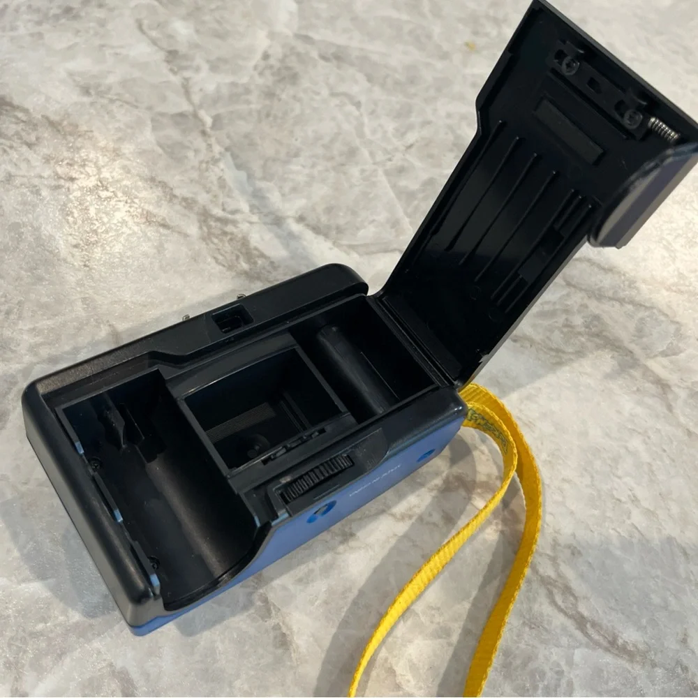 Vintage 1999 Pokémon Pikachu Pocket Camera Rare
